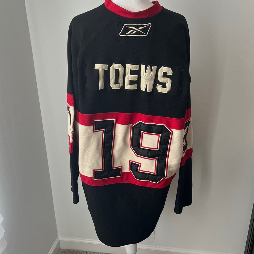 Vintage Chicago Blackhawks Men's Black and Red Jonathan Toews Jersey Size 50 - Picture 3 of 4